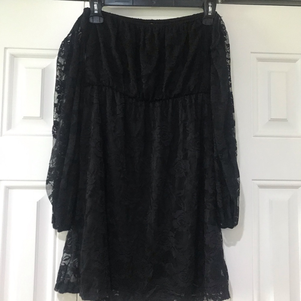Black off the shoulder sleeve lace dress